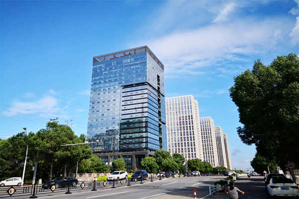 樓宇智能化技術(shù)飛速發(fā)展，智能樓宇越來越“?！保?圖1)